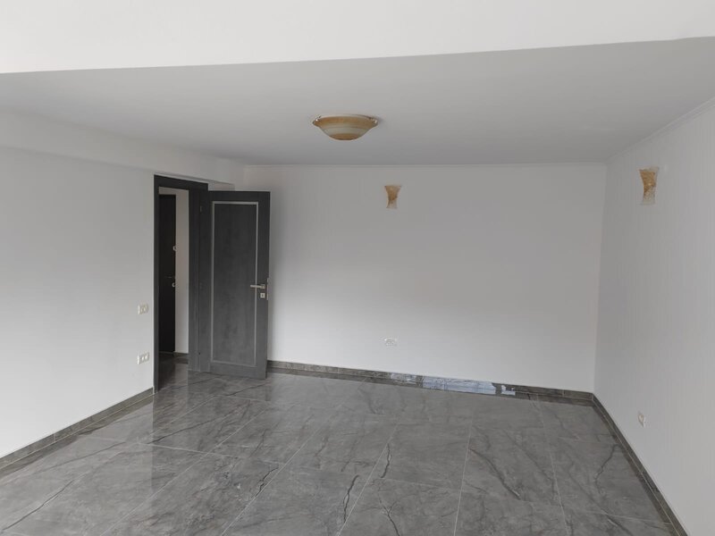 Balotesti centru, 200m de DN1, 500 m de Therme, 400 m de complex Prisma.