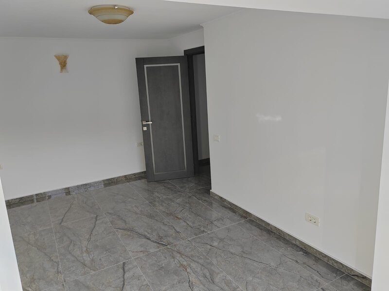 Balotesti centru, 200m de DN1, 500 m de Therme, 400 m de complex Prisma.
