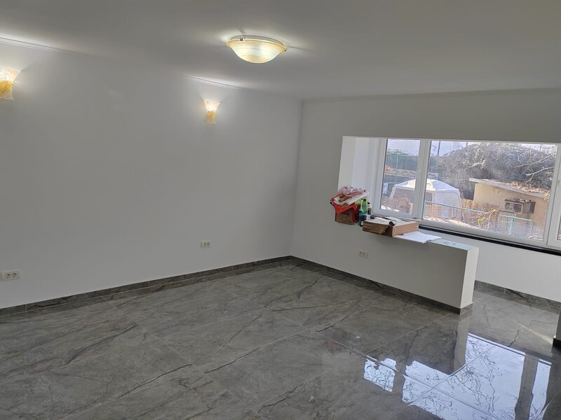 Balotesti centru, 200m de DN1, 500 m de Therme, 400 m de complex Prisma.